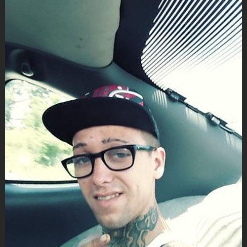 Uomo italiano ama sesso gay libero