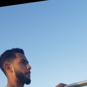 Cerco un amico, con cui passare il mio temp