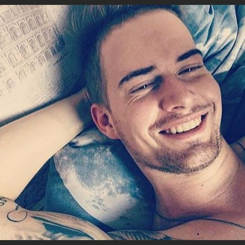 Amico libero cerca complicità e piacere