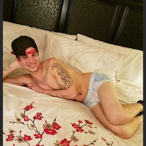 Uomo sensuale in cerca di avventure calde