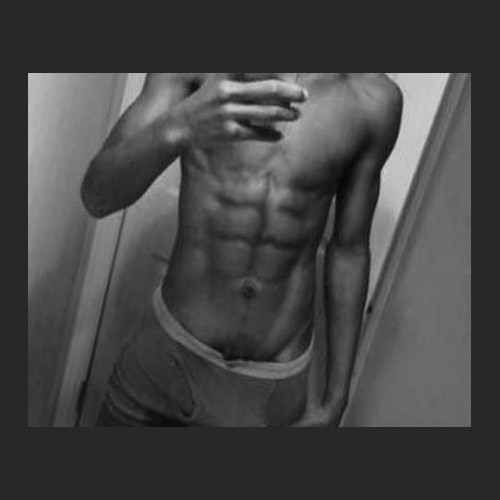 Uomo allegro cerca nuove conoscenze